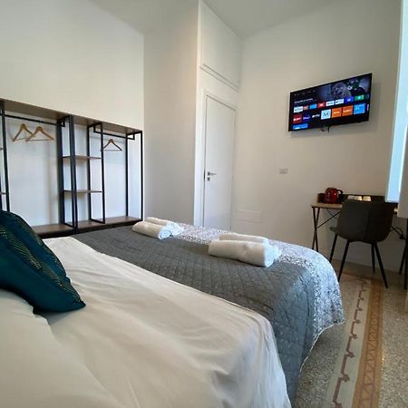 Cavour 221 - Central Station Hotel Bari Ngoại thất bức ảnh