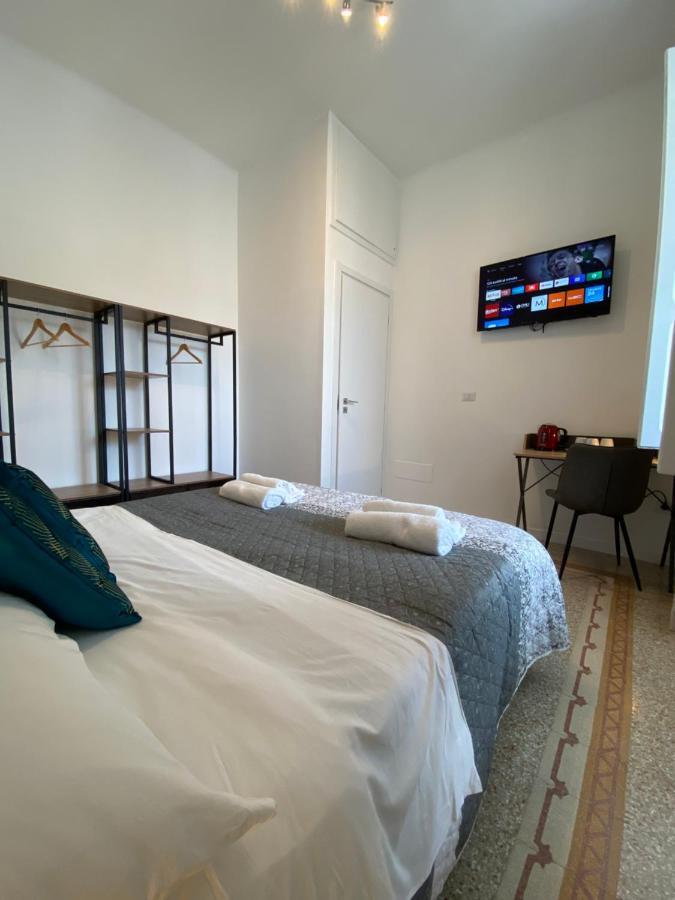 Cavour 221 - Central Station Hotel Bari Ngoại thất bức ảnh