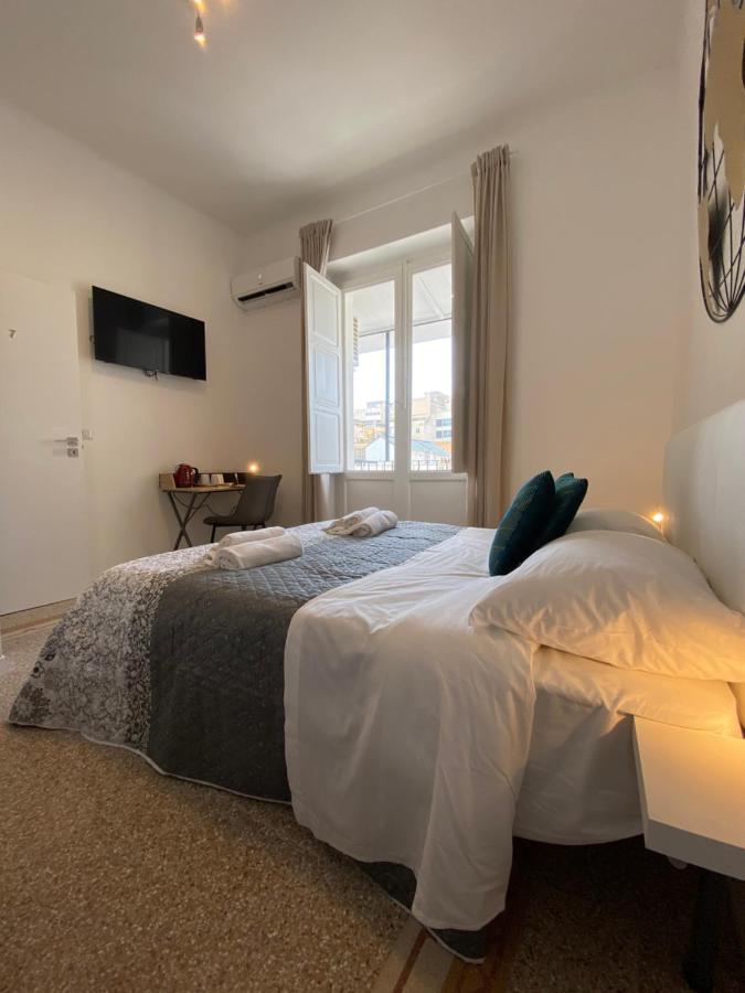 Cavour 221 - Central Station Hotel Bari Ngoại thất bức ảnh