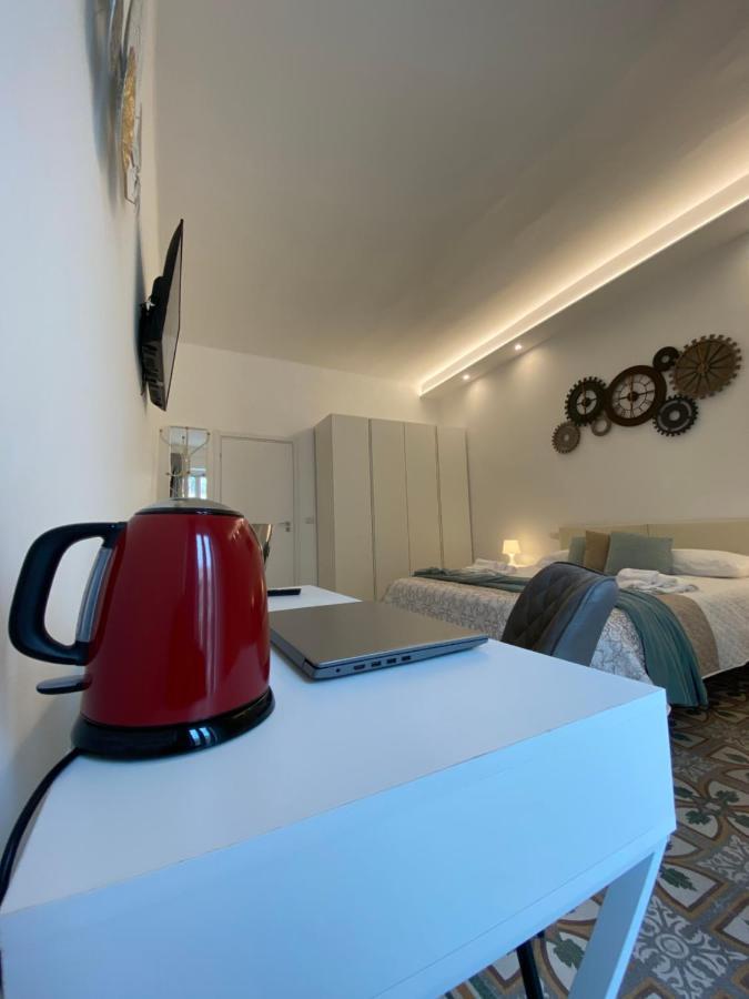 Cavour 221 - Central Station Hotel Bari Ngoại thất bức ảnh