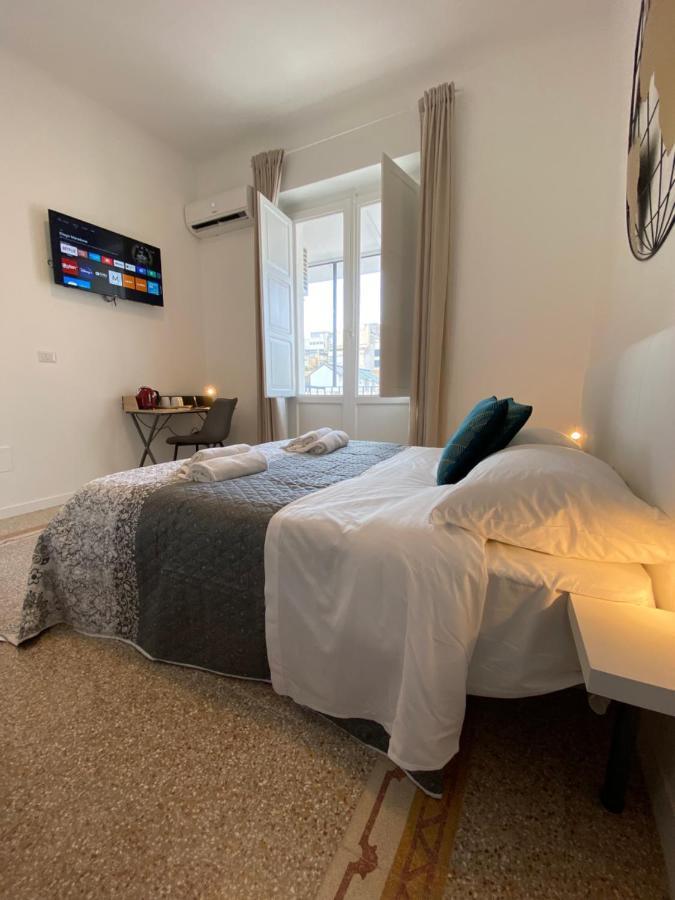 Cavour 221 - Central Station Hotel Bari Ngoại thất bức ảnh