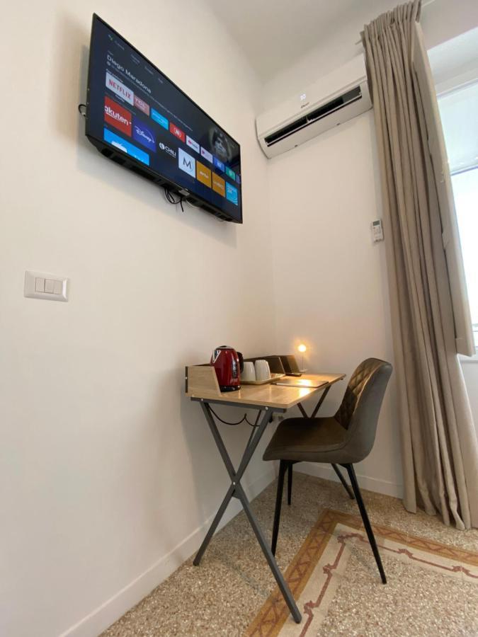 Cavour 221 - Central Station Hotel Bari Ngoại thất bức ảnh